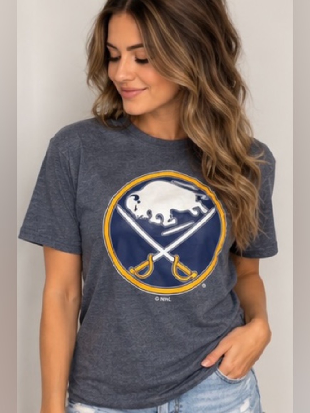 Buffalo Sabres NHL Graphic Tee Gray Size Small S/P Hockey Shirt